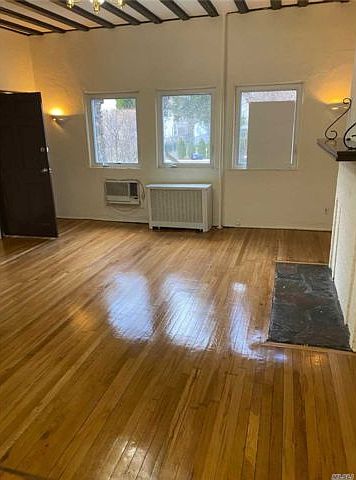 2nd image of 2909 Bell Blvd #1