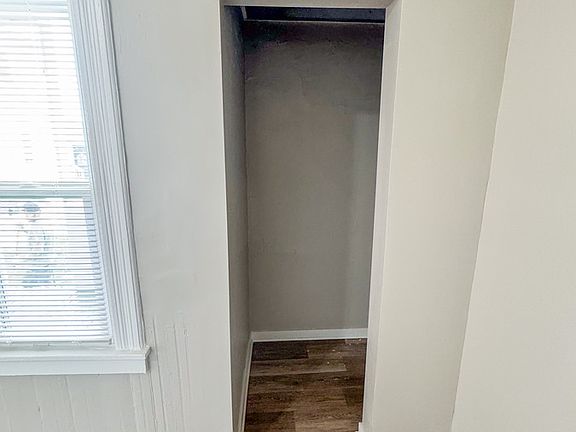 3rd image of 946 Muskegon Ave NW APT 2