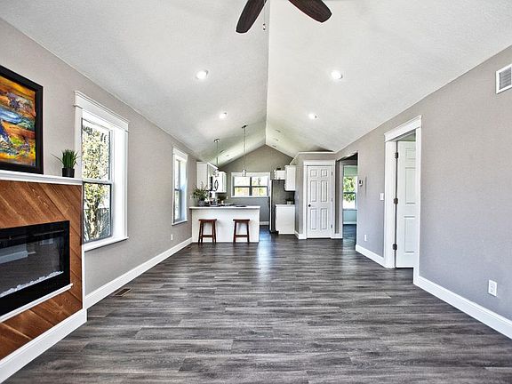 4th image of 2110 Sunnyside Ave