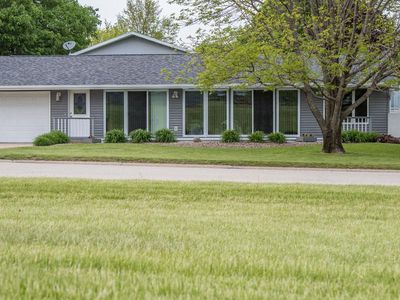 202 Elm St, Waverly, IA, 50677