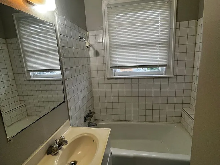 402 Egan St — Photo 9