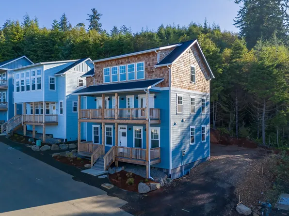 740 NE Lillian Ln, Depoe Bay, OR 97341