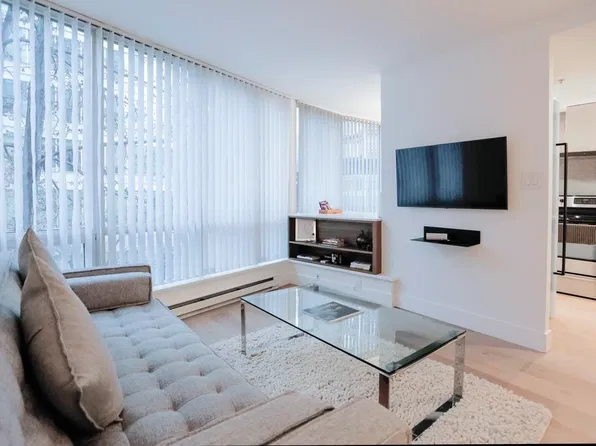 1166 Melville St #608, Vancouver, BC V6E 4P5