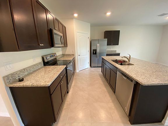 3rd image of 841 Baylor Dr