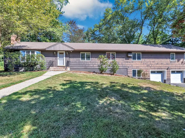 17 Old Orchard Lane, Trumbull, CT 06611