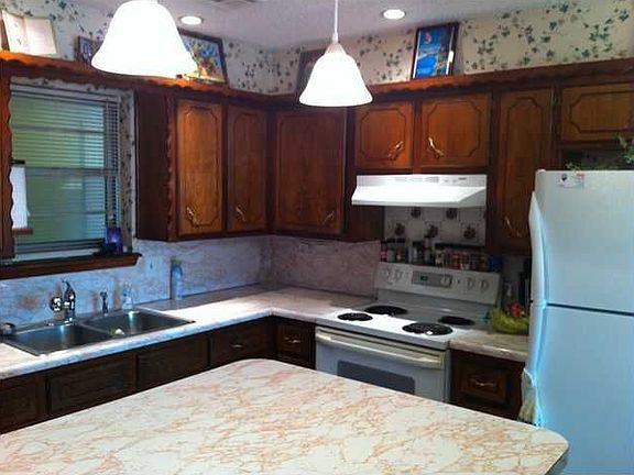 3rd image of 3105 Simmons Dr