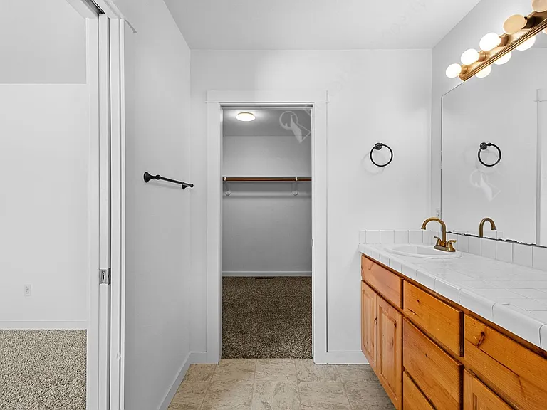 20700 Nicolette Dr — Photo 16