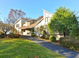 15 Windsor Dr, Pine Brook, NJ