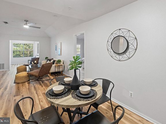 3rd image of 304 Canterbury Rd APT P