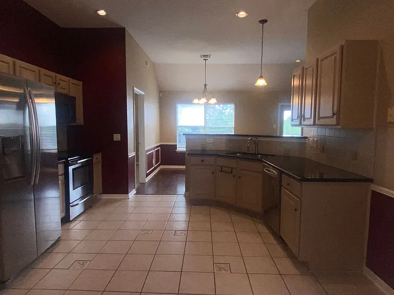 921 Westway Dr — Photo 5