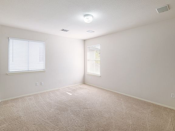 4th image of 802 Hank Aaron Ln