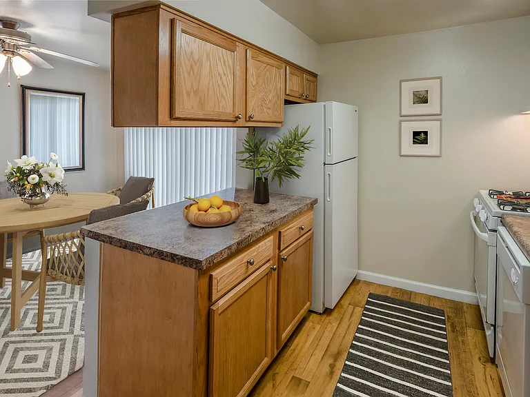 Longview — Photo 13