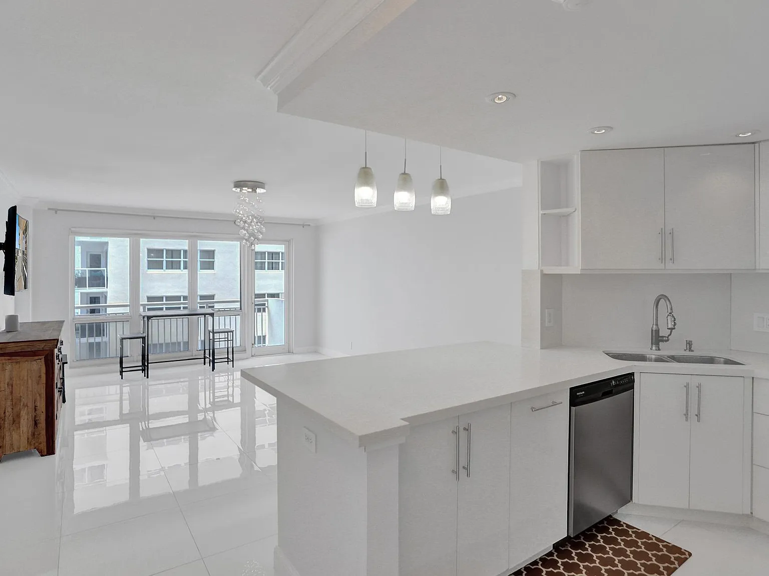 2 bed, 1100 sqft, $3,000 — Photo 4
