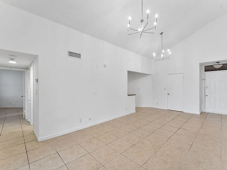 212 Lake Pointe Dr #302 — Photo 13