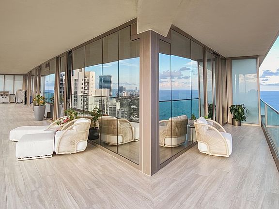 Featuring panoramic views of the Ocean, Intracoastal & City.