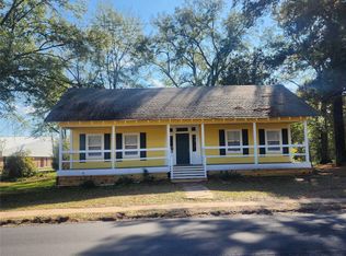 827 E Carrol St, Coushatta, LA 71019