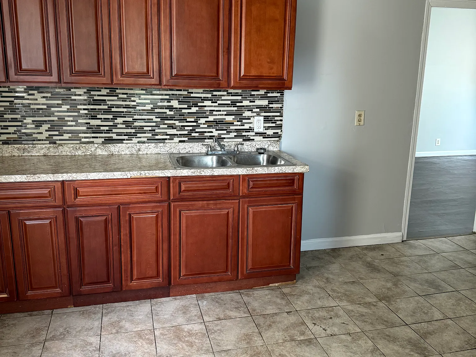 3 bed, 1150 sqft, $2,095 — Photo 3