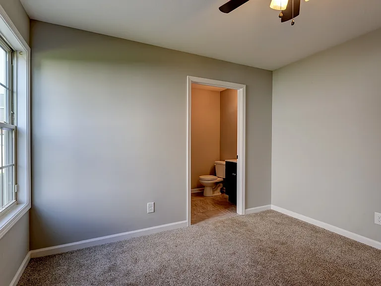 1008 Meadowview Ln — Photo 53