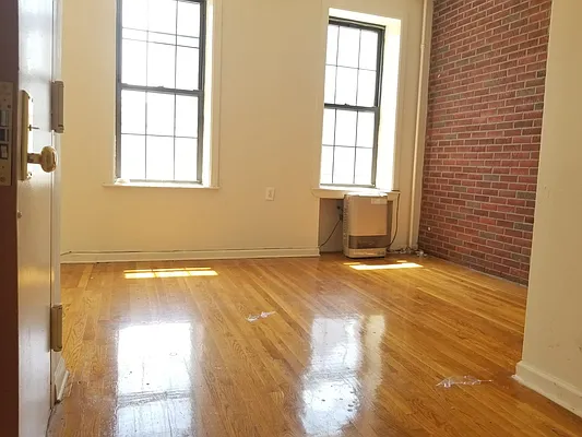 Rented by Lang Realty LLC | media 8