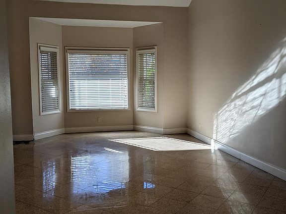 5th image of 23215 Keswick St