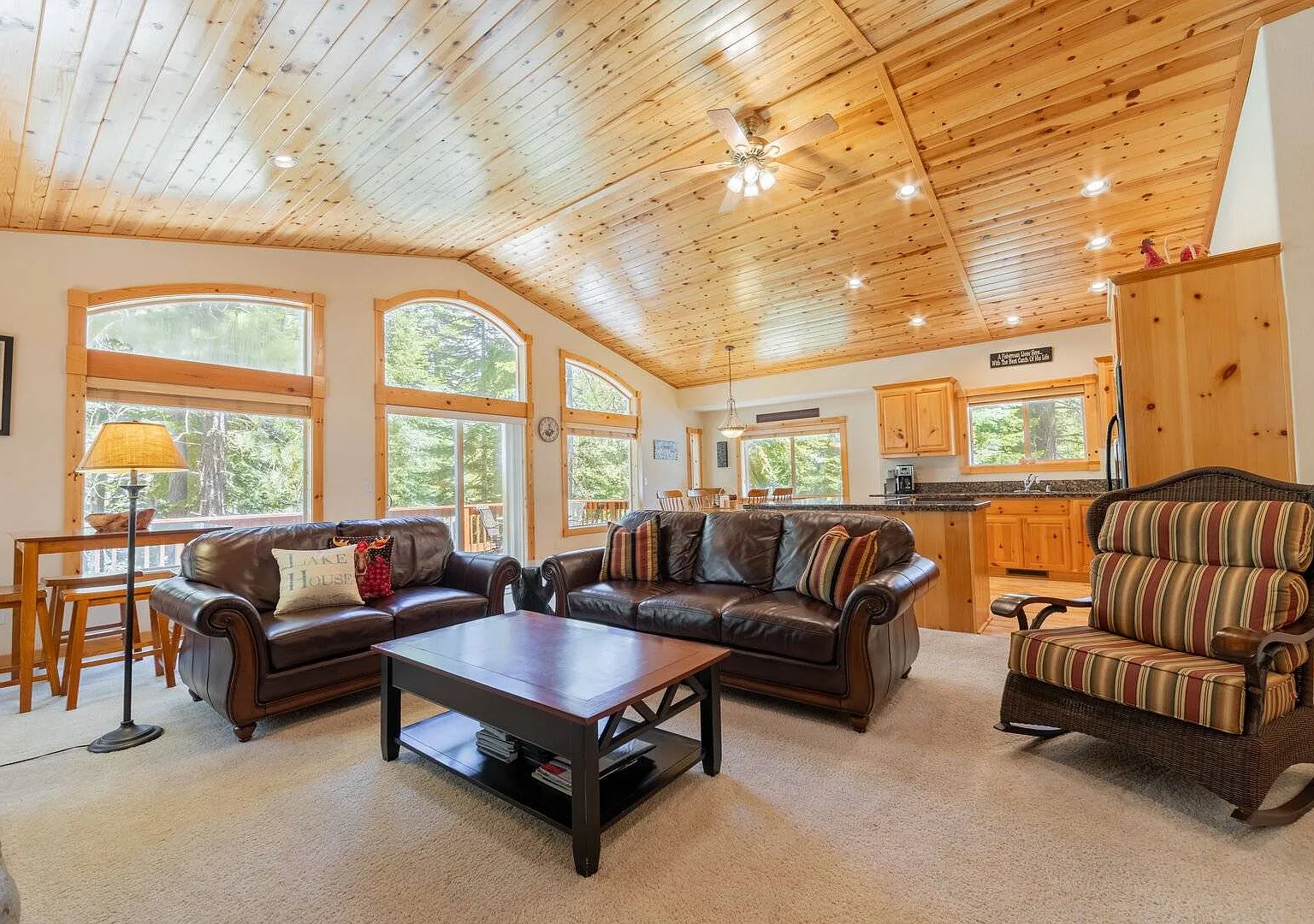 4 bed, 2436 sqft, $7,200 — Photo 4