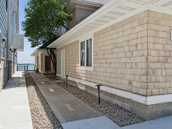 4th image of 1419 N Shore Dr