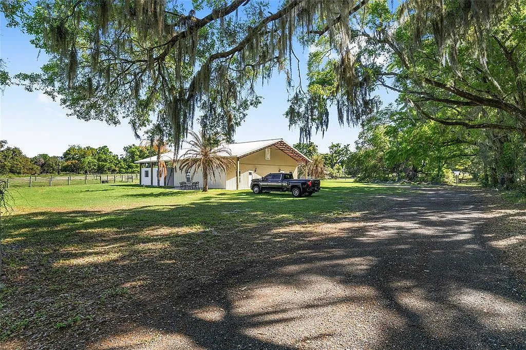 1 bed, 1.0 bath, 825 sqft, $2,500 — Photo 2