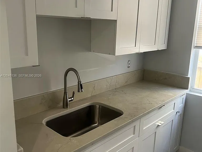 1450 SW 4th St #4 — Photo 3