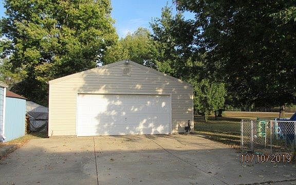 3rd image of 2213 Lamberton St