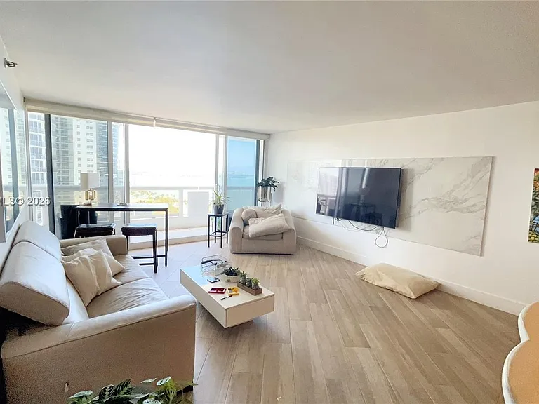 1717 N Bayshore Dr #A-1951 — Photo 2