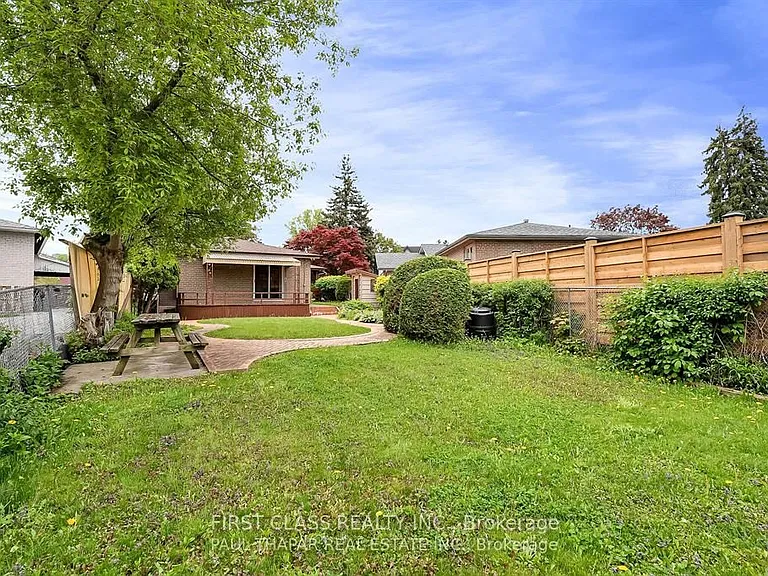 64 Grove Park Cres — Photo 17