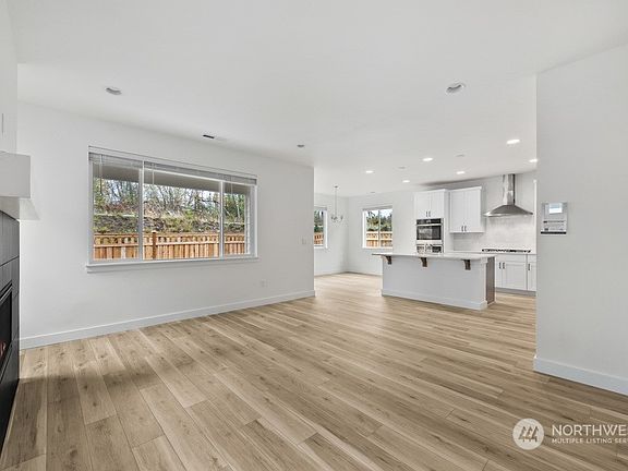 4th image of 14937 Olympic Loop E #49