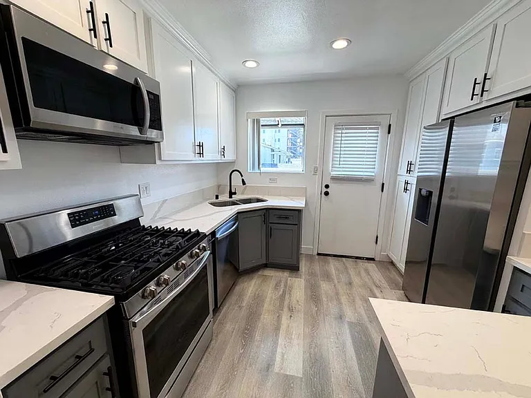 8818 Ramsgate Ave — Photo 6