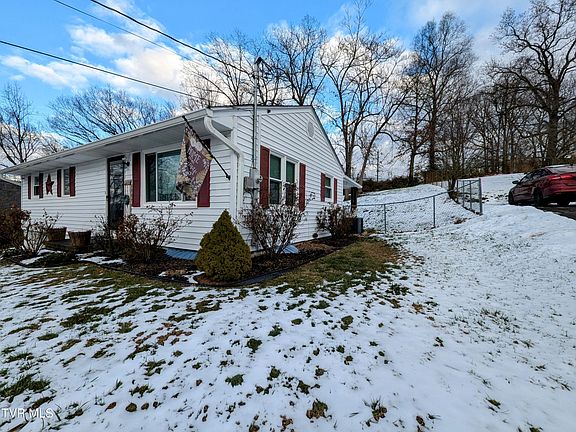 4th image of 913 Quillen St