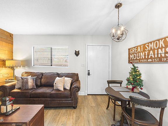 4th image of 685 River Rd #303