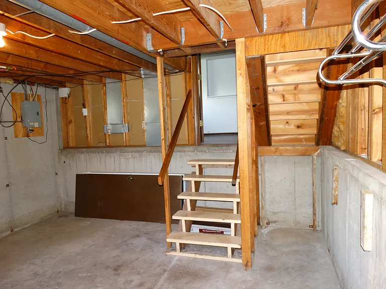 305 S Scarborough St — Photo 6