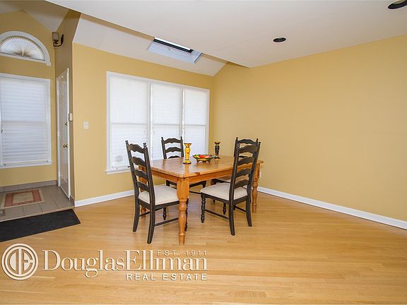 4th image of 1180 E Broadway APT 9