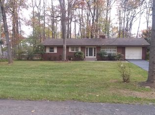 18805 Woodway Dr, Rockville, MD 20855