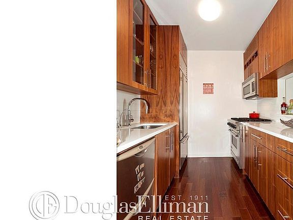 3rd image of 88 Greenwich St APT 1318