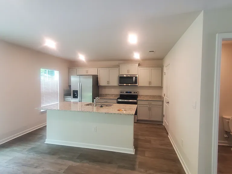 4692 Mount Hope Dr — Photo 3