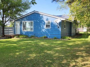 517 7th St SE, Devils Lake, ND 58301