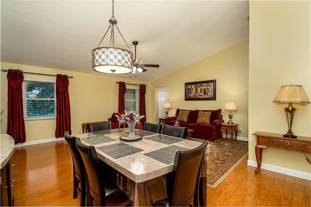 999 Gillespie Dr — Photo 3