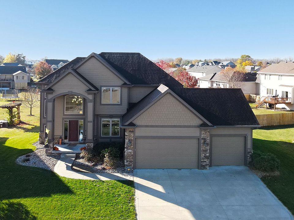 1st image of 820 Timberline Dr