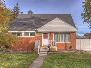 22001 E 13 Mile Rd, Saint Clair Shores, MI 48082