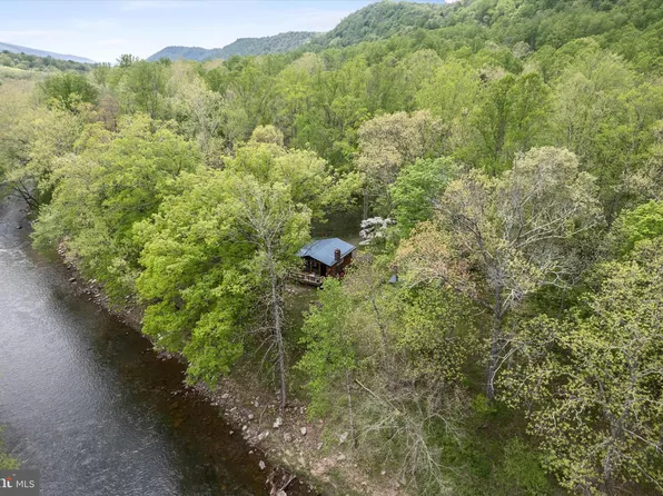 8 Dew Drop Ln, Great Cacapon, WV 25422