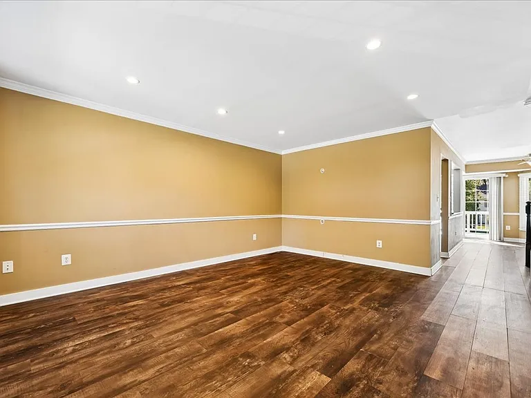 6630 Commodore Ct — Photo 7