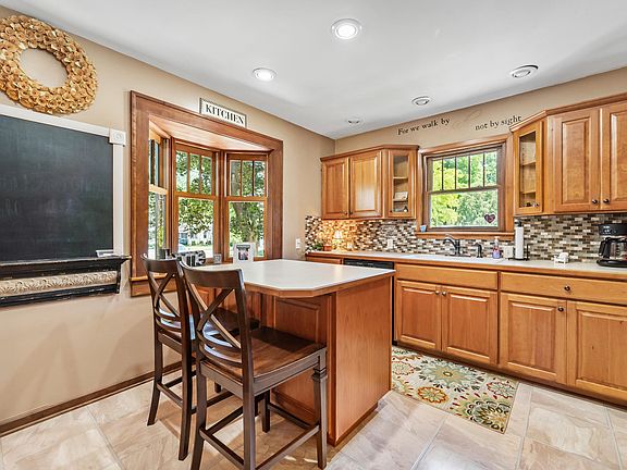 5th image of 245 E Lincoln Ave