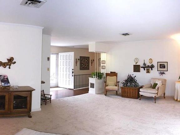 4th image of 600 Valley Dr