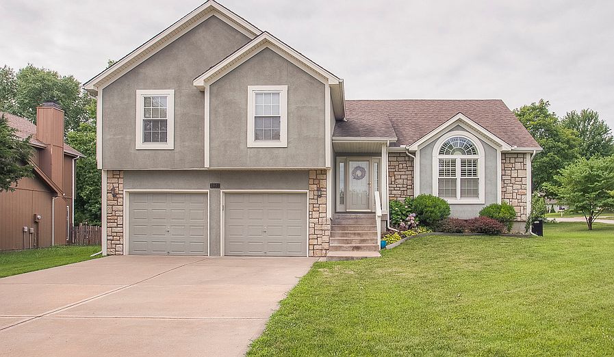 1st image of 3901 NE Shady Lane Dr