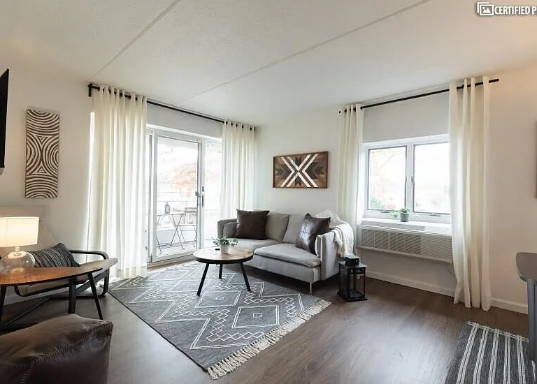205 Mineola Blvd #2I — Photo 15